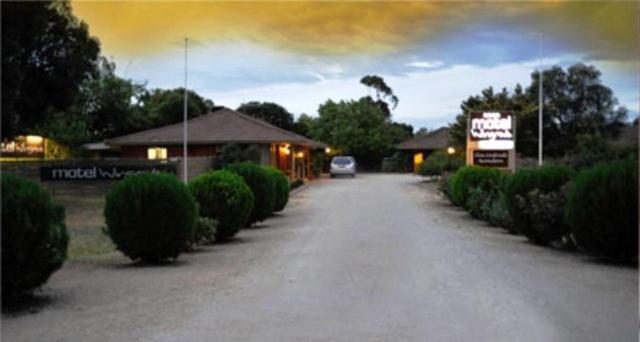 Wingrove 3* Corowa